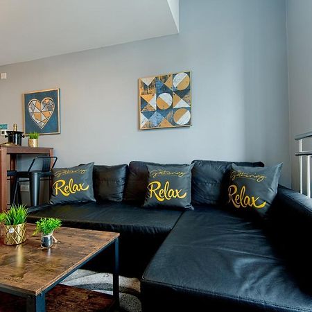 The Penthouse Gathering - Town Centre - Sleeps Up To 16 Wrexham Exterior photo