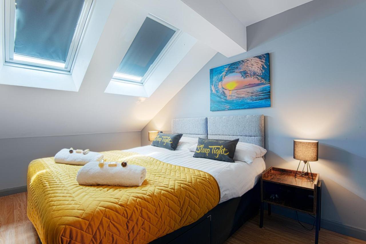 The Penthouse Gathering - Town Centre - Sleeps Up To 16 Wrexham Exterior photo