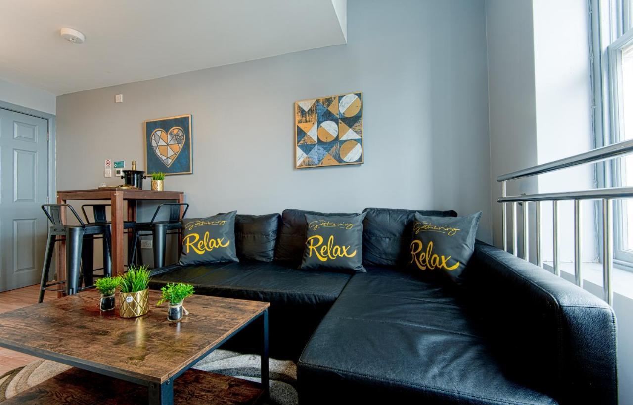 The Penthouse Gathering - Town Centre - Sleeps Up To 16 Wrexham Exterior photo