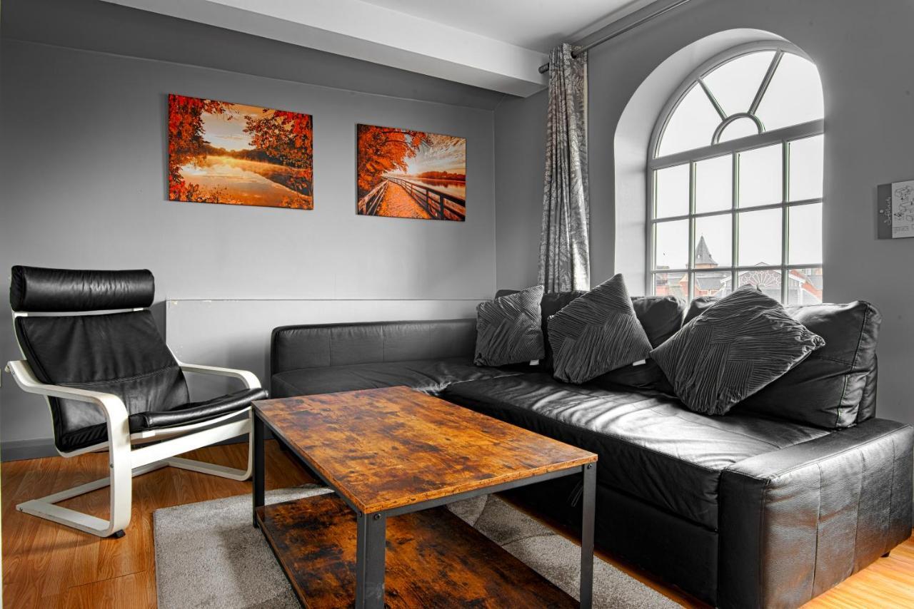 The Penthouse Gathering - Town Centre - Sleeps Up To 16 Wrexham Exterior photo
