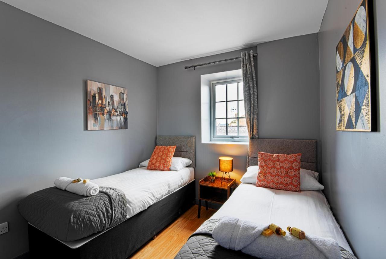 The Penthouse Gathering - Town Centre - Sleeps Up To 16 Wrexham Exterior photo