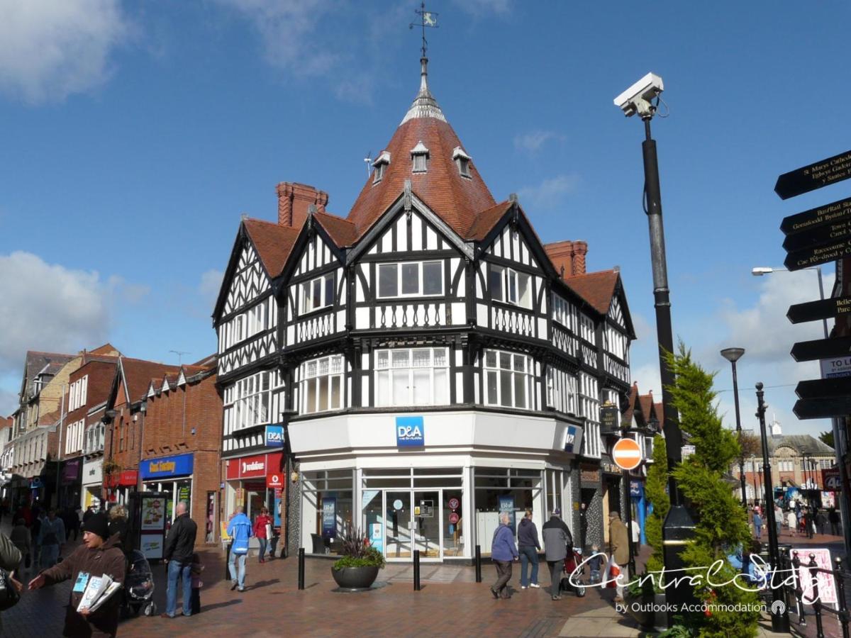 The Penthouse Gathering - Town Centre - Sleeps Up To 16 Wrexham Exterior photo